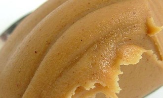 peanut-butter-spoon-up-close-750x250