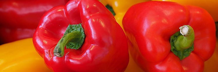red-bell-peppers-up-close-750x250